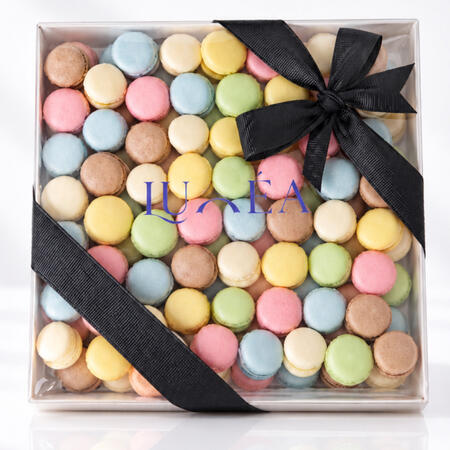 Lunéa Macarons Box 16kd بوكس 60+ قطعة ماكرون بـ كل النكهات يحتوي على مكس 6 نكهات (فانيلا،جوكلت،كندر،فراوله جيزكيك،بستاشيو،مانقا) بـ الوان كلاسيك تناسب كل نكهه