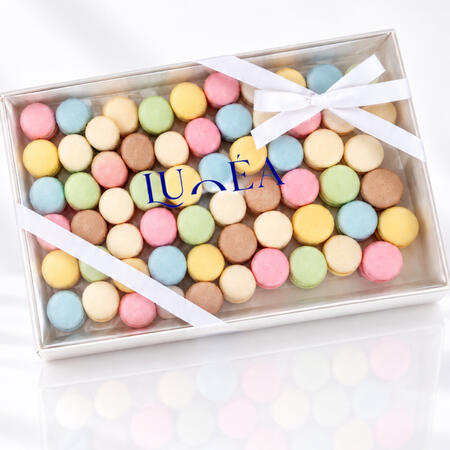 Lunéa Macarons Box 16kd بوكس 60+ قطعة ماكرون بـ كل النكهات يحتوي على مكس 6 نكهات (فانيلا،جوكلت،كندر،فراوله جيزكيك،بستاشيو،مانقا) بـ الوان كلاسيك تناسب كل نكهه